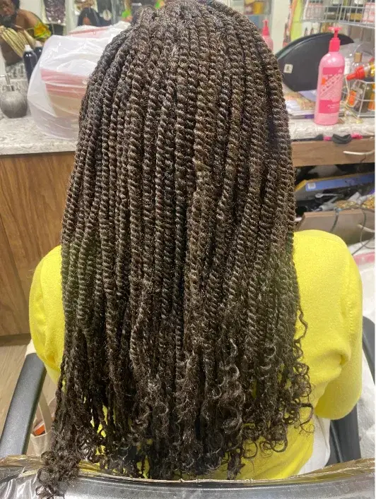 Passion Twists, Medium, shoulder-length